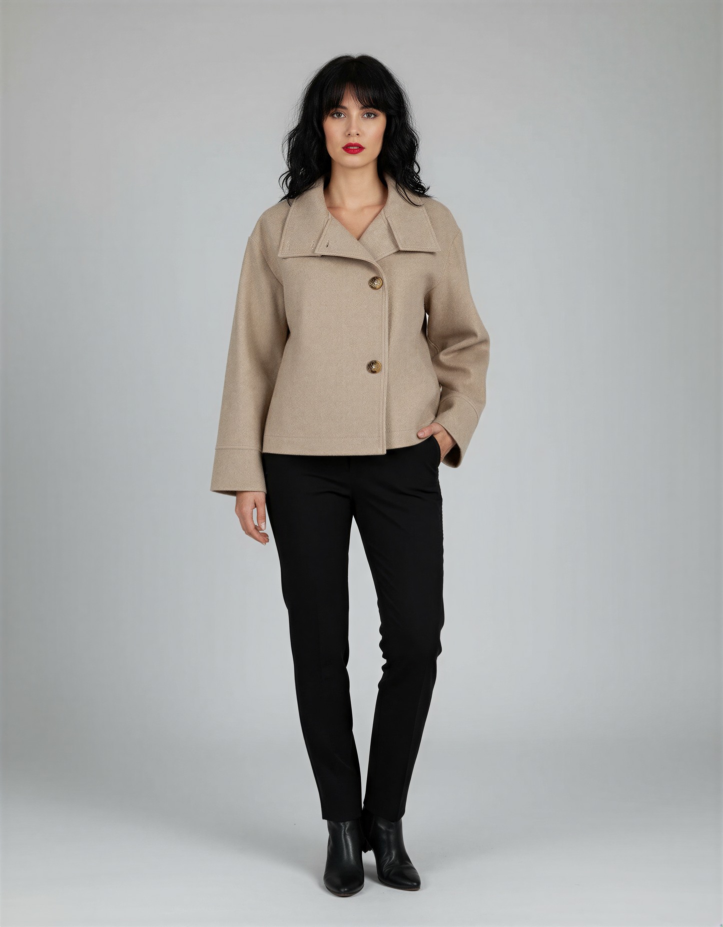 Classic Button-Down Coat for Women – Stylish Outerwear with Elegant Collar and Button Details